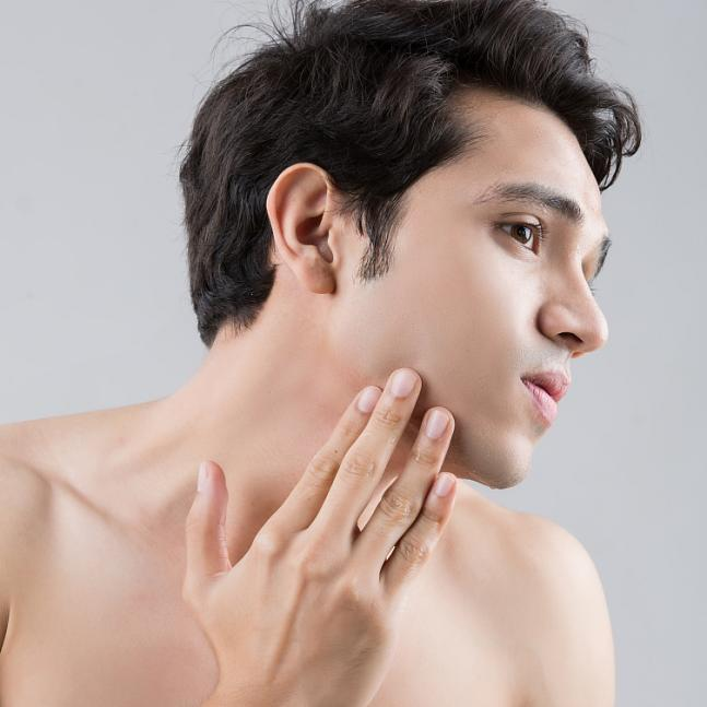 Red Light Therapy Addresses Post-Shave Skin Damage in Men