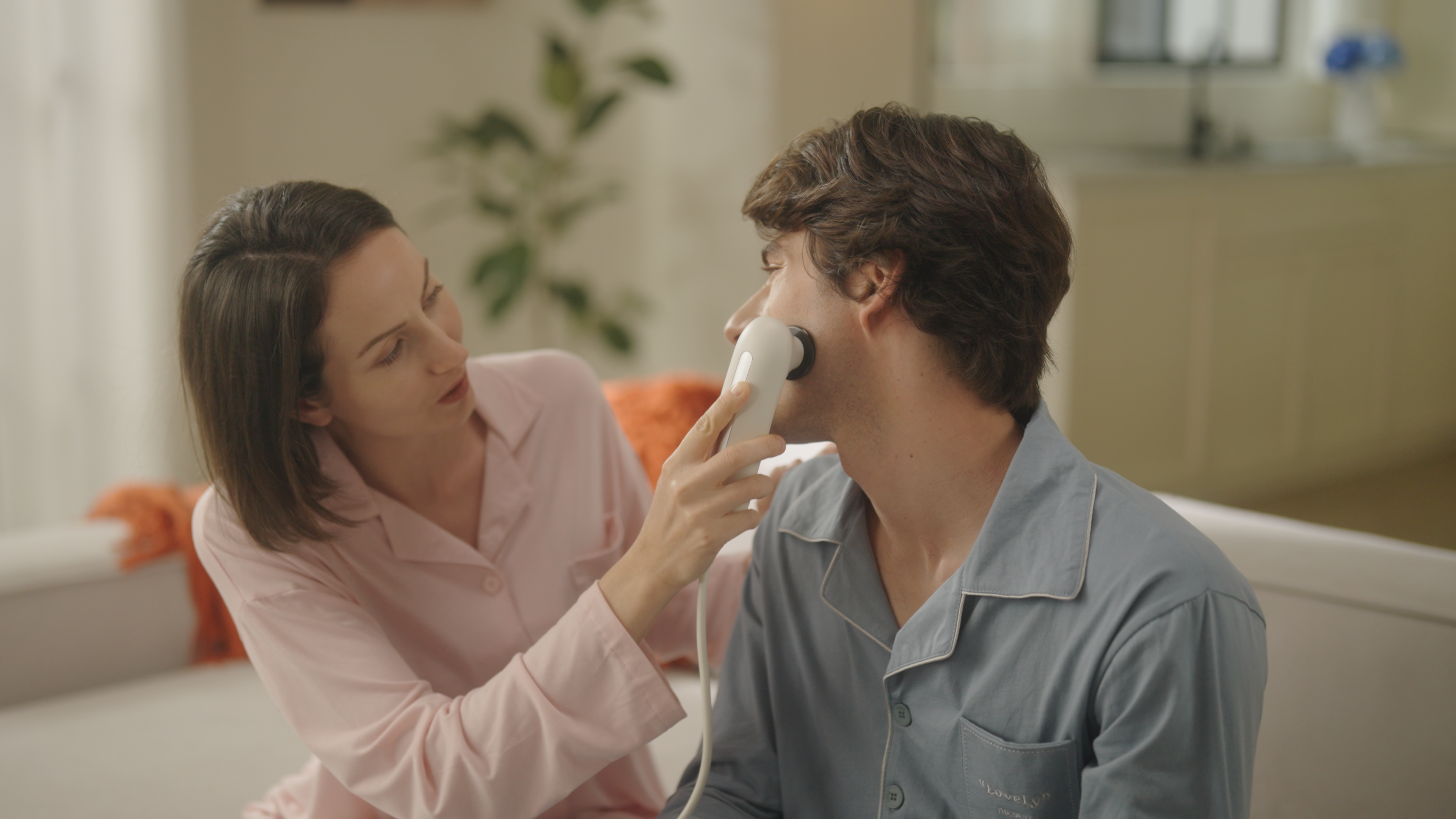 Choose the right home-based beauty device for precise skin care 