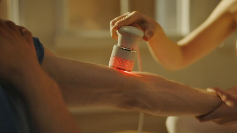 A red light instrument that can balance health and beauty 